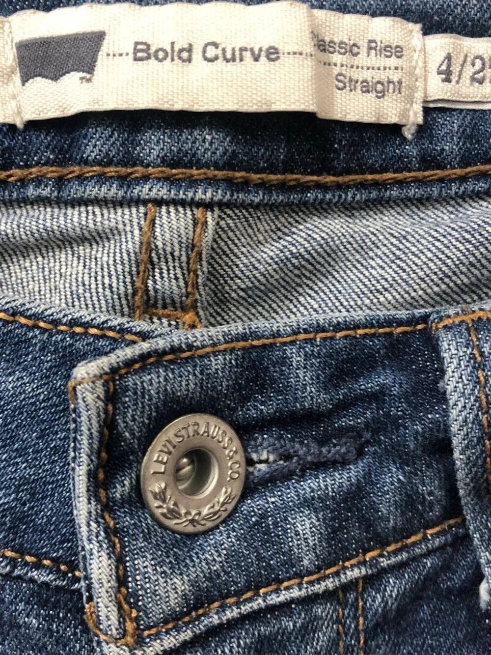 Levi's Bold Curve Straight Jeans Women’s 4/27 Classic Rise Blue Denim Mid Rise